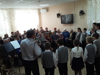 Для представителей старшего поколения Ленинского района прозвучал концерт воспитанников реабилитационного центра